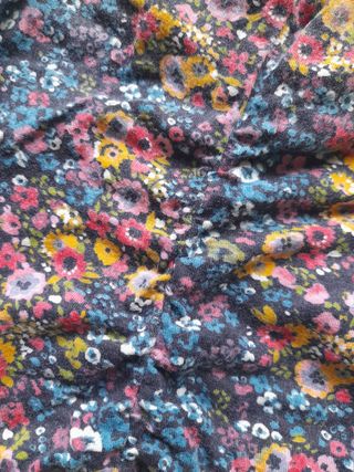 vestiti multicolori e turchesi
