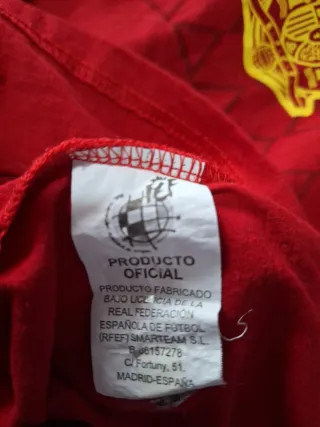 Lote 2 polos y  2 camisetas
Selección Española