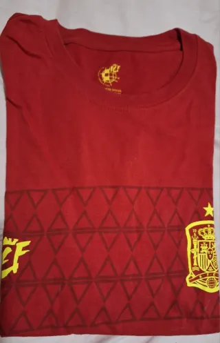 Lote 2 polos y  2 camisetas
Selección Española