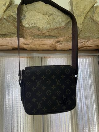 Riñonera Louis Vuitton Monogram Negra y Marrón