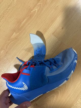 Nike Kyrie 3 Azules y Rojas