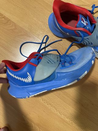 Nike Kyrie 3 Azules y Rojas