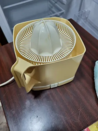 Exprimidor eléctrico vintage