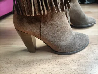 Botas altas marrones con flecos