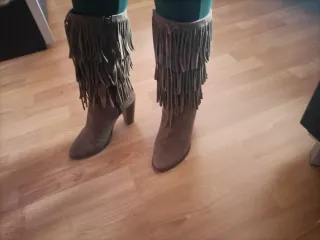 Botas altas marrones con flecos