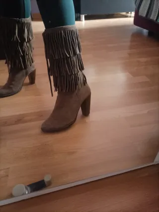 Botas altas marrones con flecos