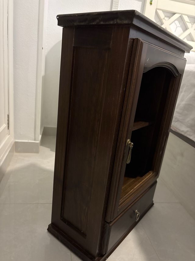 Mueble de madera con balda y cajón