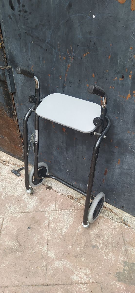 Andador plegable,para personas mayores 