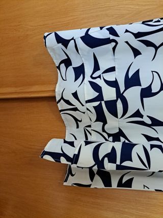 Vestido de verano azul y blanco