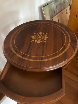 Mesa auxiliar redonda de madera