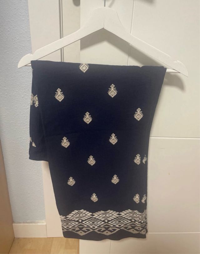 Pantalón azul con bordado