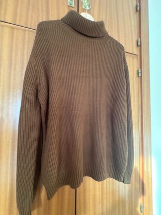 Jersey de cuello alto marrón