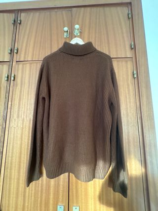 Jersey de cuello alto marrón