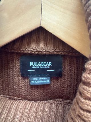 Jersey de cuello alto marrón