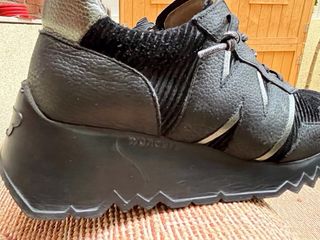 Zapatillas deportivas Wonders negras, para mujer.