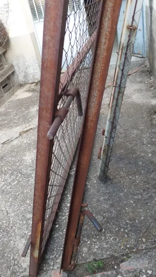 Puerta metálica para cercado