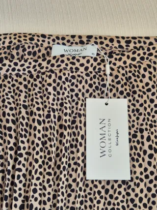 Falda plisada animal print beige y marrón