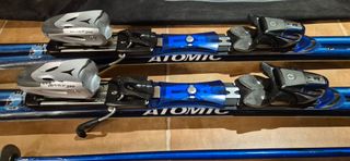 Esquís Atomic Beta Carv con bastones y funda