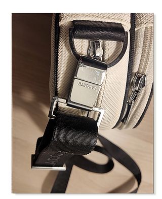 Bolso bandolera Lacoste beige y negro