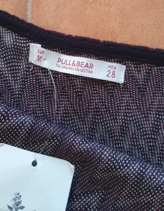 Top asimétrico Pull&Bear zigzag morado blanco