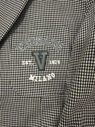 Oferta Chaqueta Versace bordada