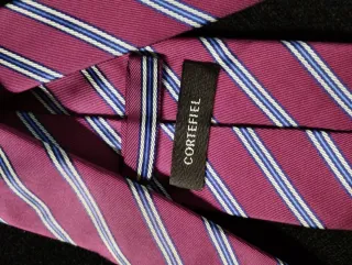 Corbata de rayas morada y azul