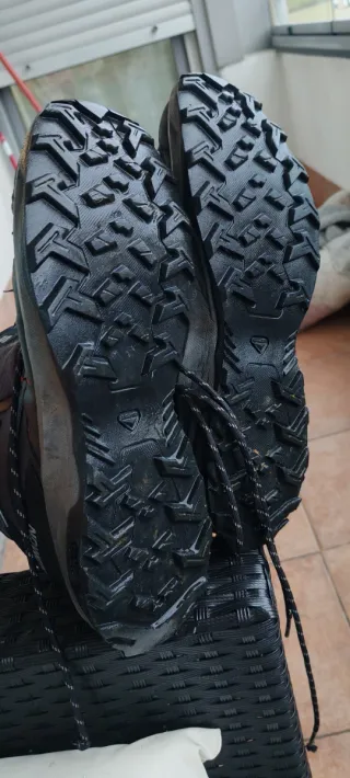 Botas de montaña Salomón 46,5.
