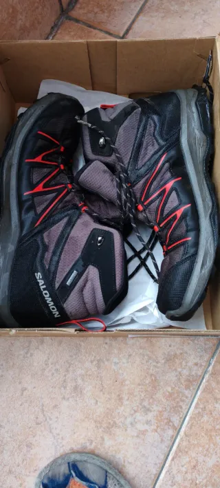 Botas de montaña Salomón 46,5.

