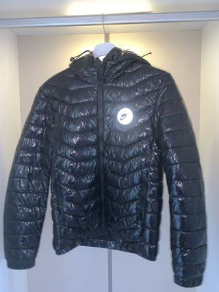 Abrigo Nike Negro con Capucha