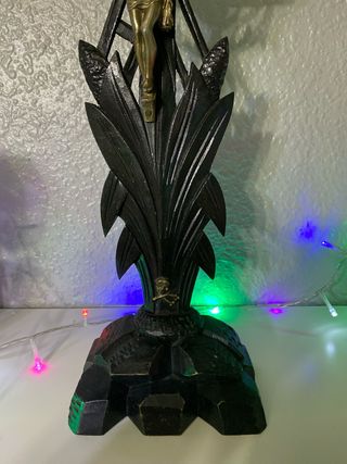 Cruz de Jesús con base decorativa