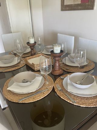 Mesa de comedor de madera con 6 sillas