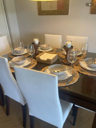 Mesa de comedor de madera con 6 sillas