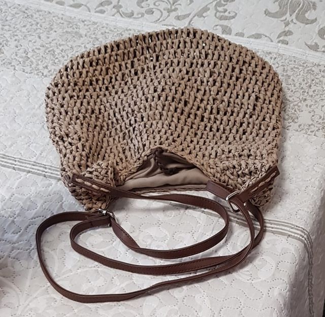 Bolso de rafia beige y marrón