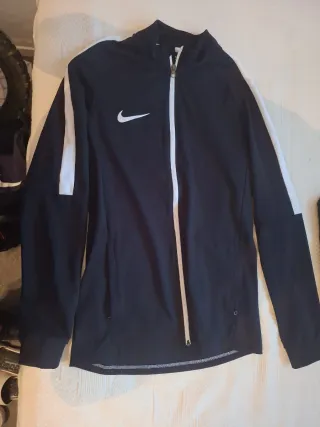 Sudadera Nike Negro y Blanco nueva