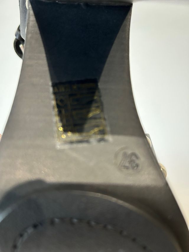 Tacones negros con tachas