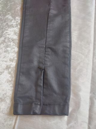 Pantalón efecto piel negro