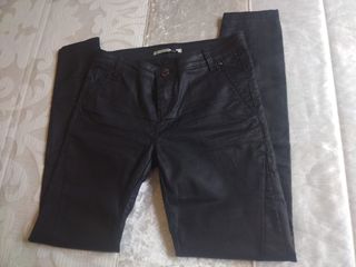 Pantalón efecto piel negro
