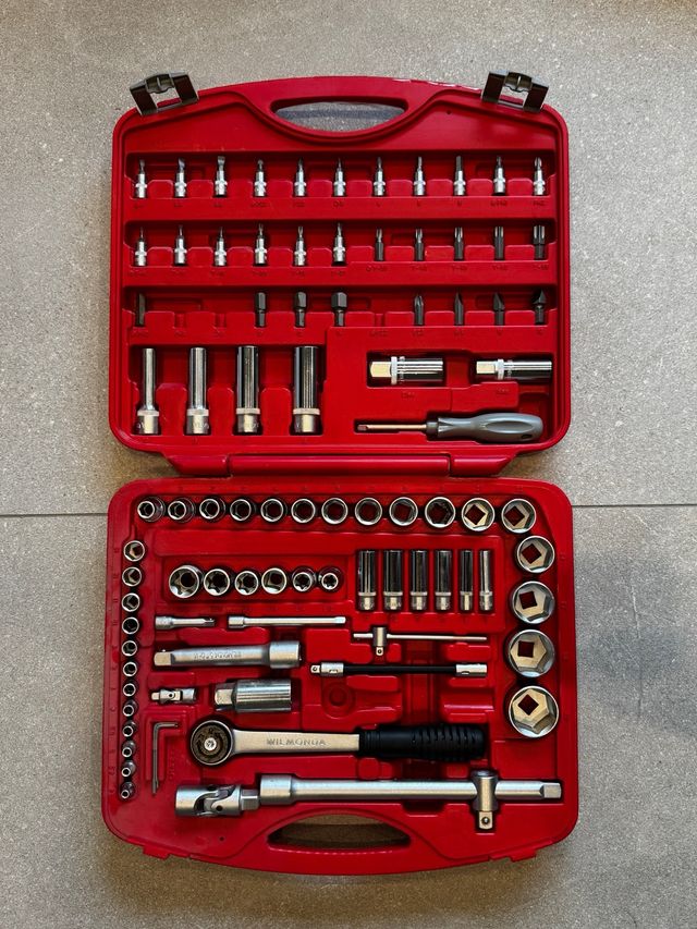 Caja de herramientas WILMONDA roja