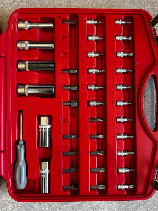 Caja de herramientas WILMONDA roja