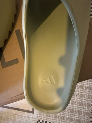 Yeezy Slide Verde vale la 45 como la 44