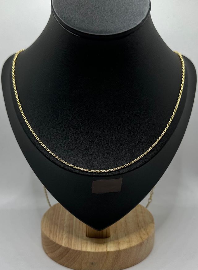 Cadena Salomónica de oro de 18k, 5.69 g, 64 cm.