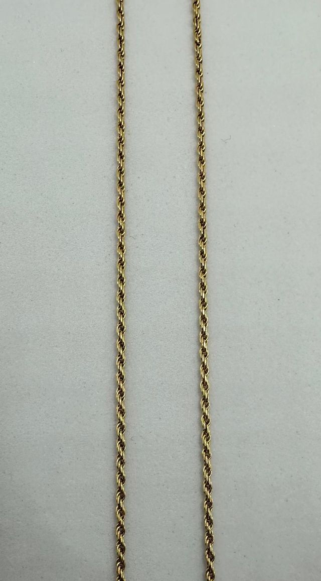 Cadena Salomónica de oro de 18k, 5.69 g, 64 cm.