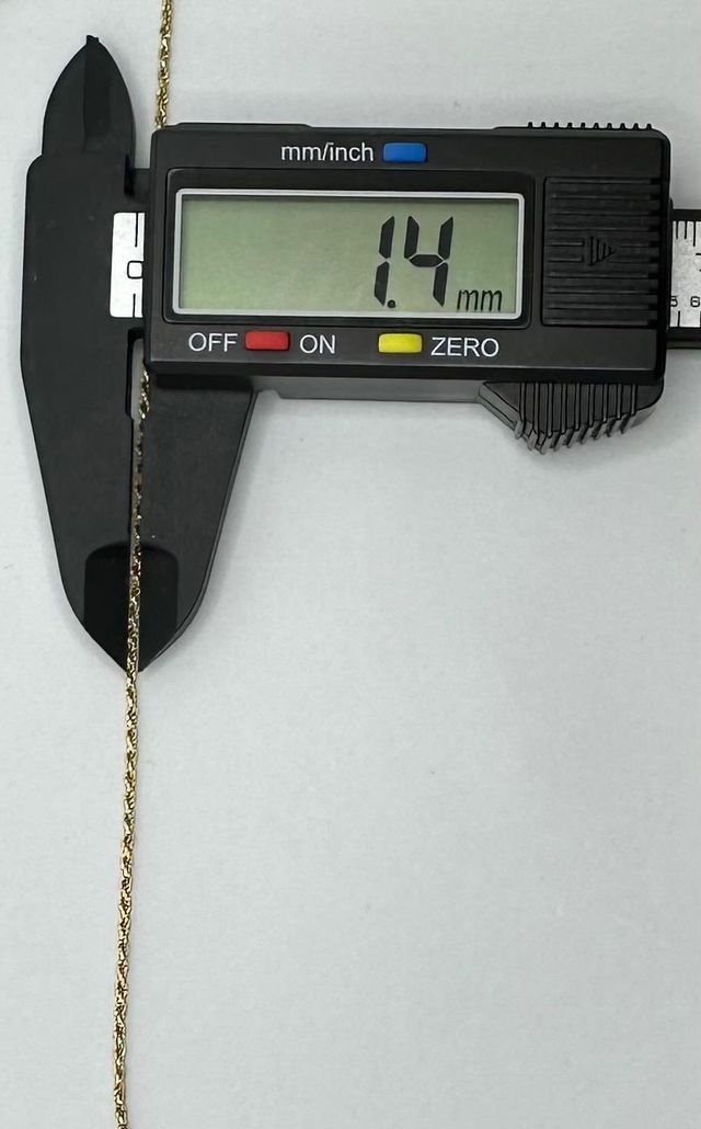 Cadena Salomónica de oro de 18k, 5.69 g, 64 cm.