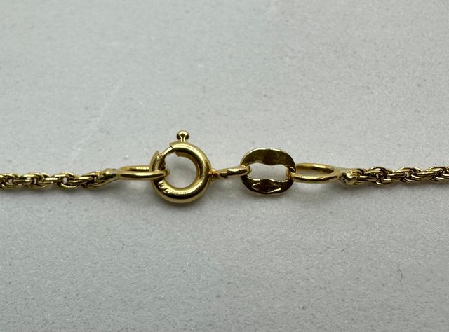 Cadena Salomónica de oro de 18k, 5.69 g, 64 cm.