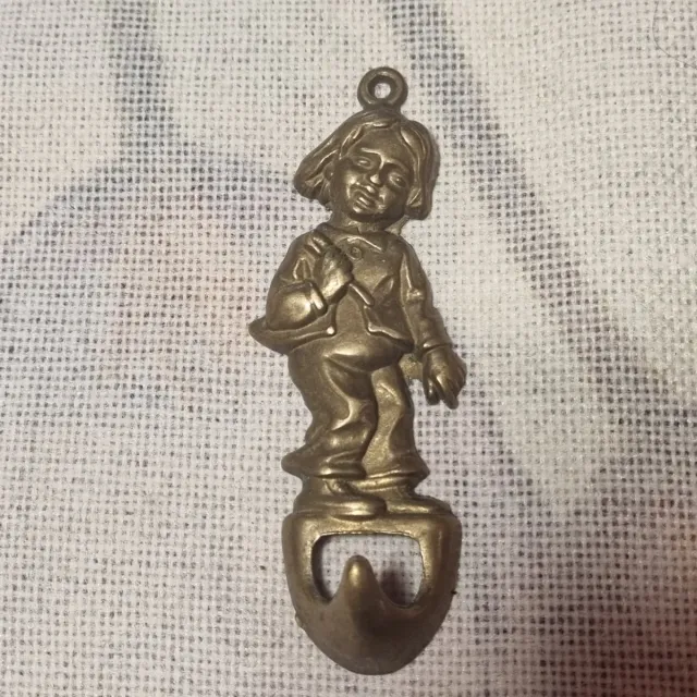 Colgador antiguo latón figura niño