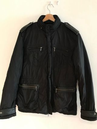 Chaqueta azul hombre con detalles