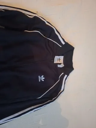 Sudadera Adidas Negra con Rayas Blancas