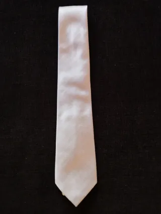 Corbata plateada