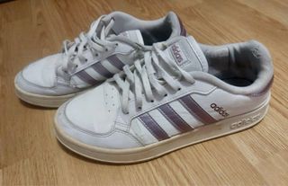 Zapatillas Adidas Blancas y Moradas