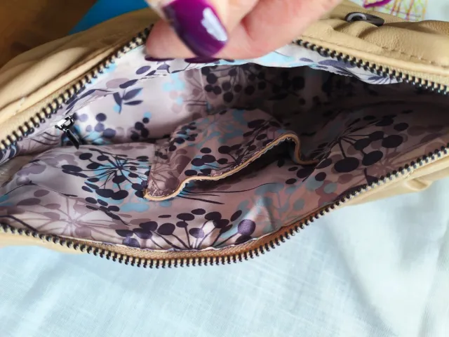 Bolso bandolera y monedero. A estrenar. CAMINATTA